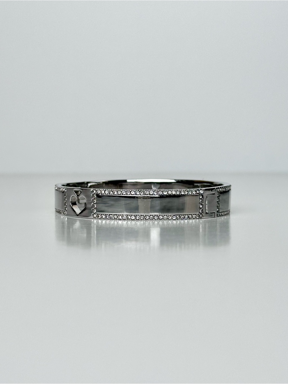 Y2K Kate Spade New York Silver Tone Crystal Spade Hinged Bangle Bracelet - Picture 3 of 12